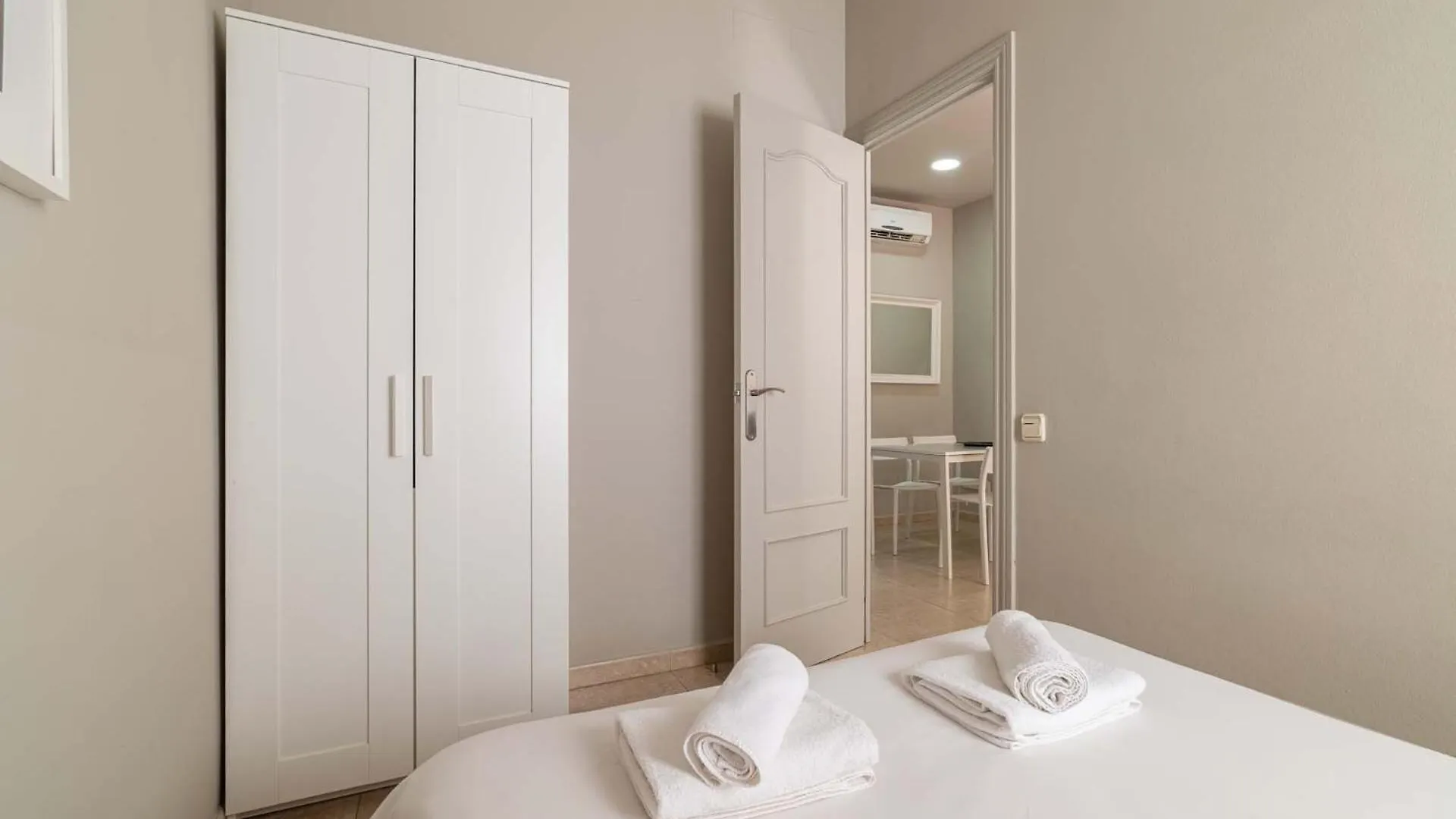 Stay U-Nique Apartments Torre Damians Barcelona 0*,