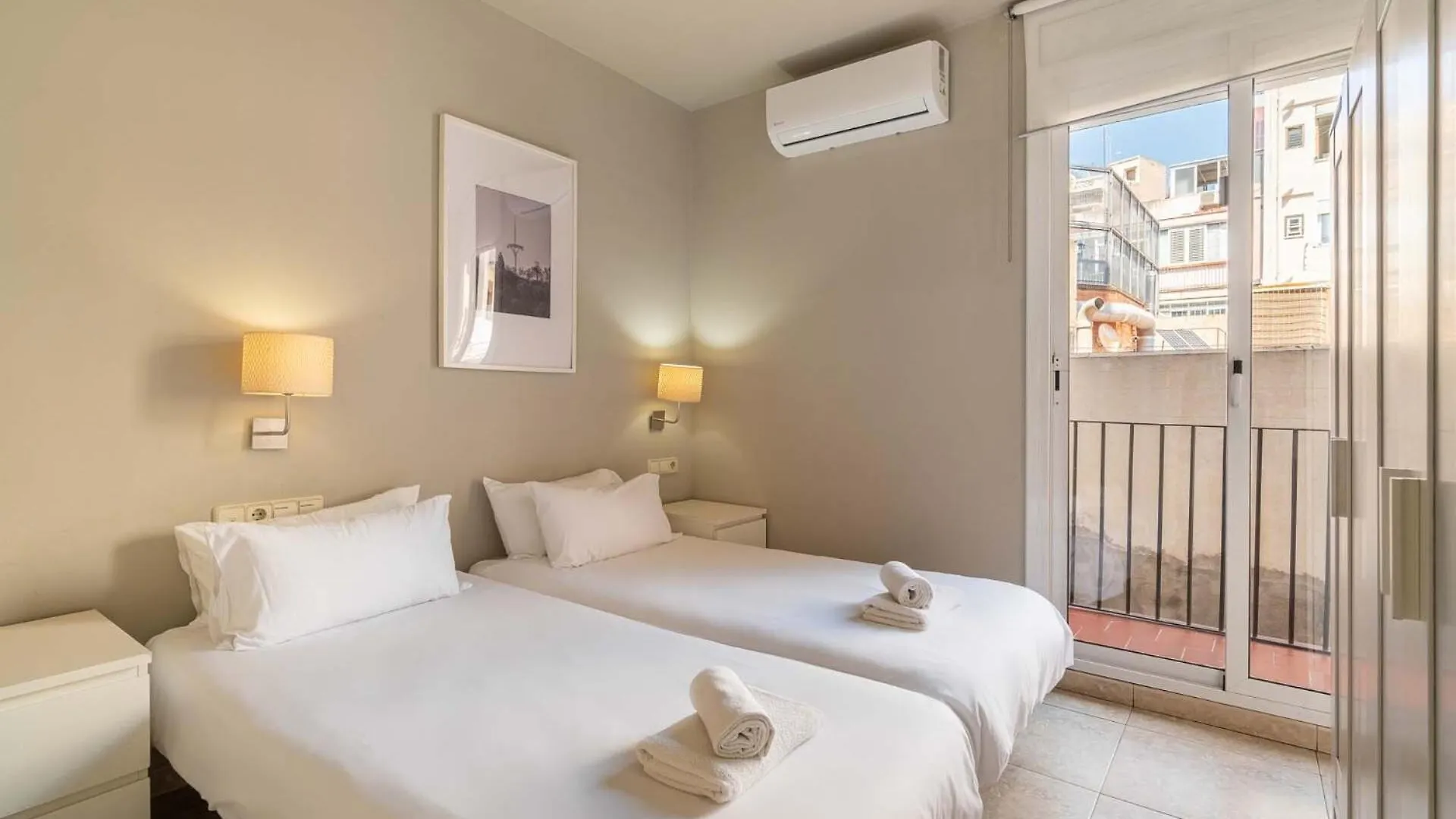Stay U-Nique Apartments Torre Damians Barcelona 0*,