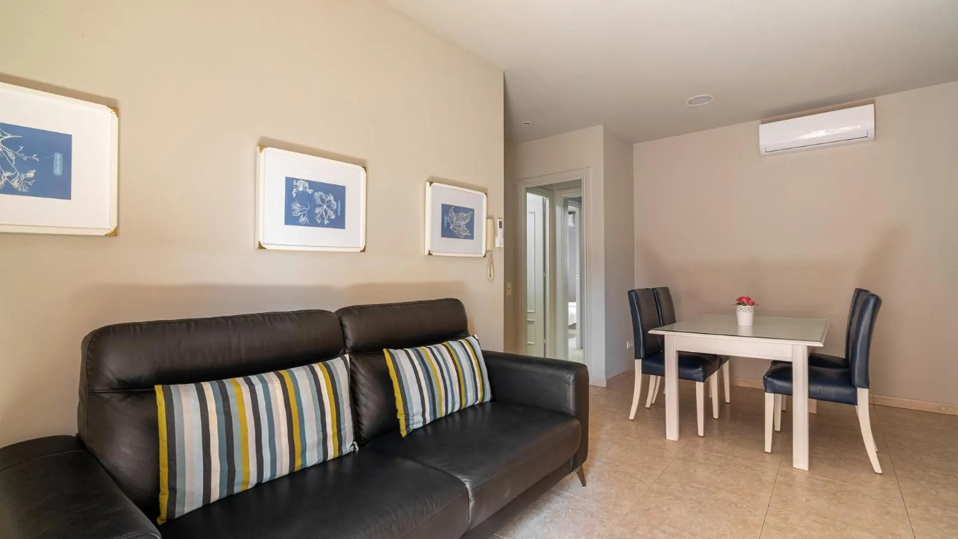 Stay U-Nique Apartments Torre Damians Barcelona Hiszpania